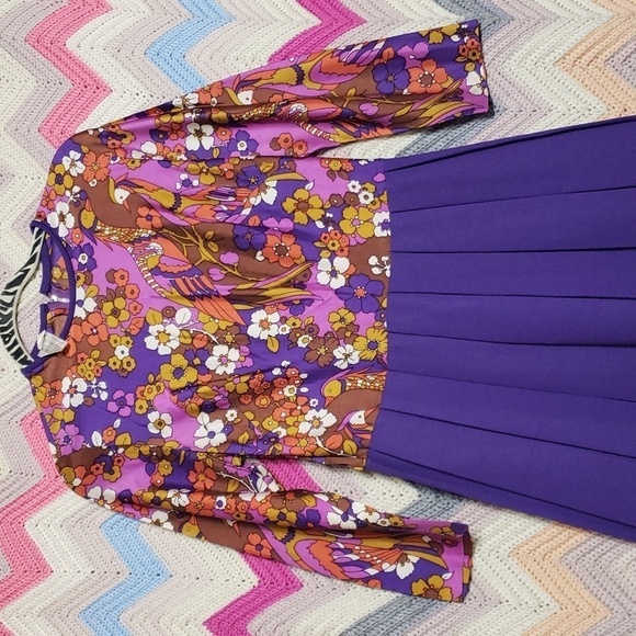 Vintage purple floral and peacocks pleated long sleeve dress - Picture 1 of 11